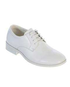 These boys first communion shoes feature a soft non shiny black patent leather.  These  black patent leather first communion shoes for boys are available while supplies last